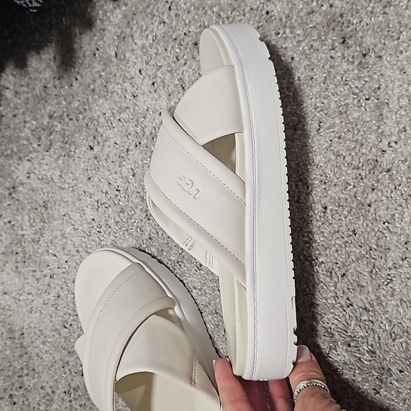 UGG cris cross slides - Picture 3 of 11